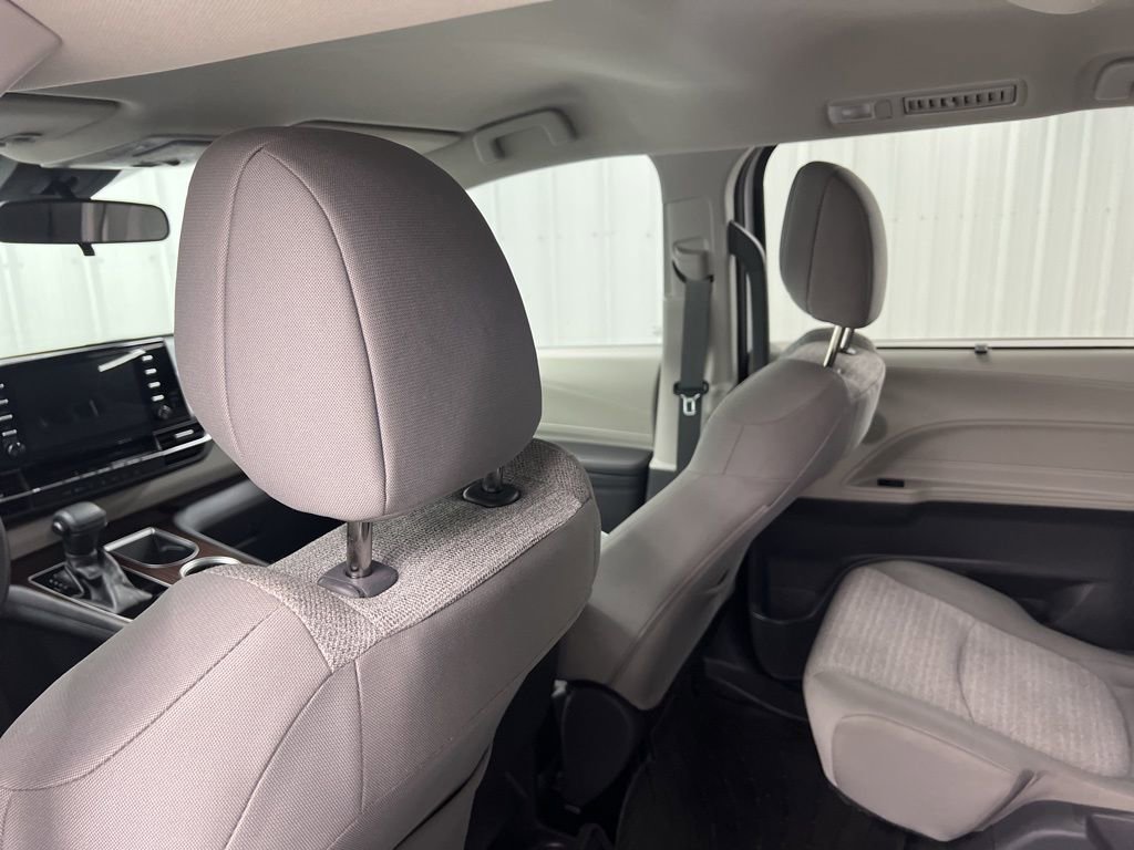 Used 2021 Toyota Sienna LE image 12