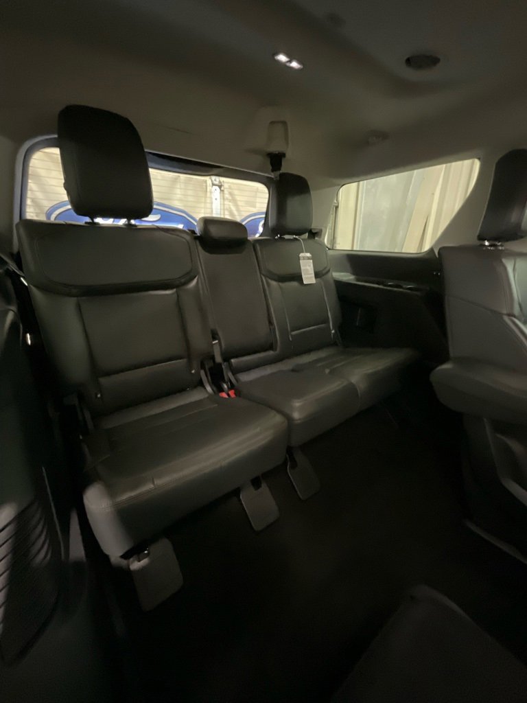 Used 2025 Ford Expedition Active image 13