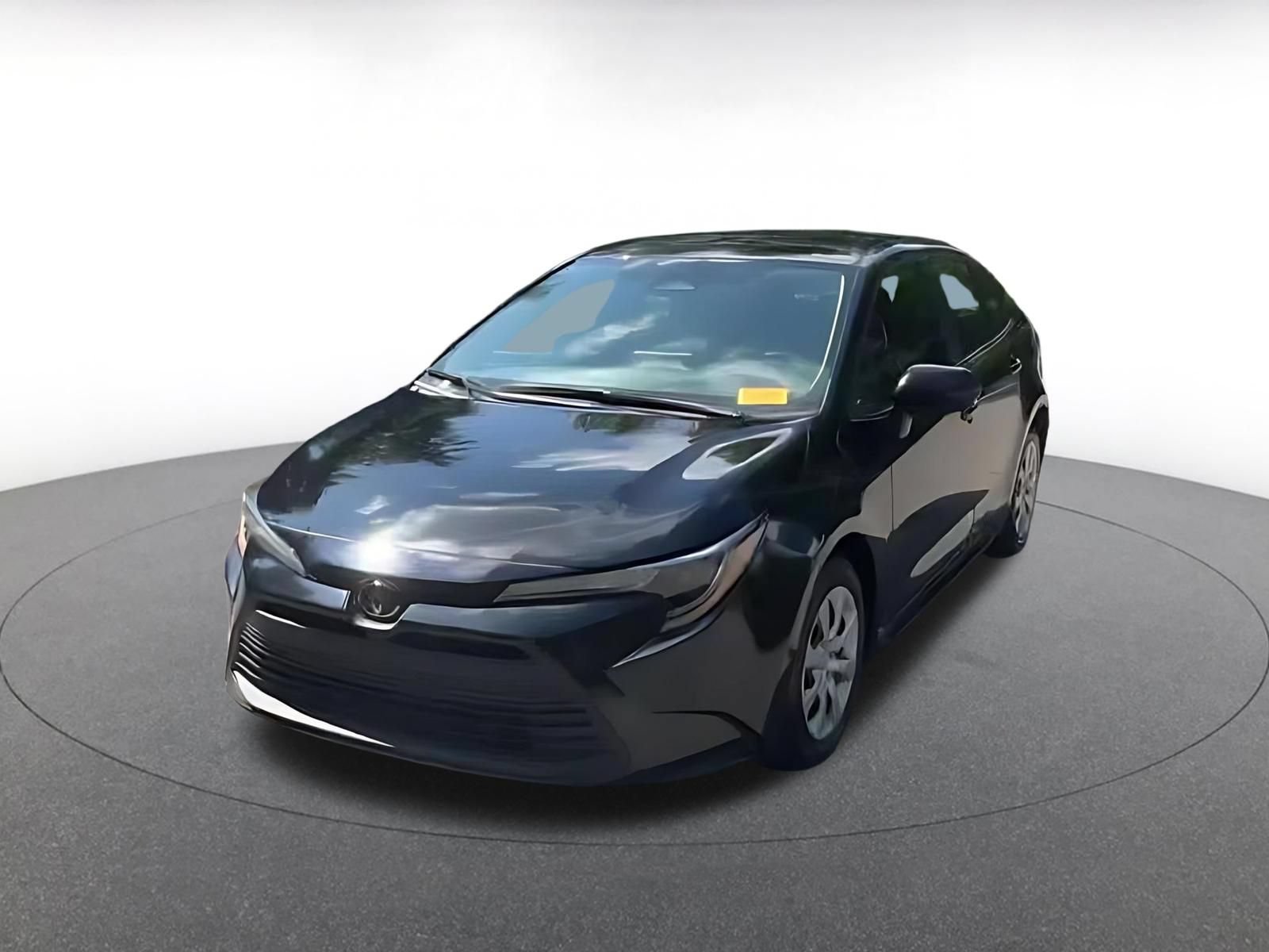 Used 2025 Toyota Corolla LE FWD image 4