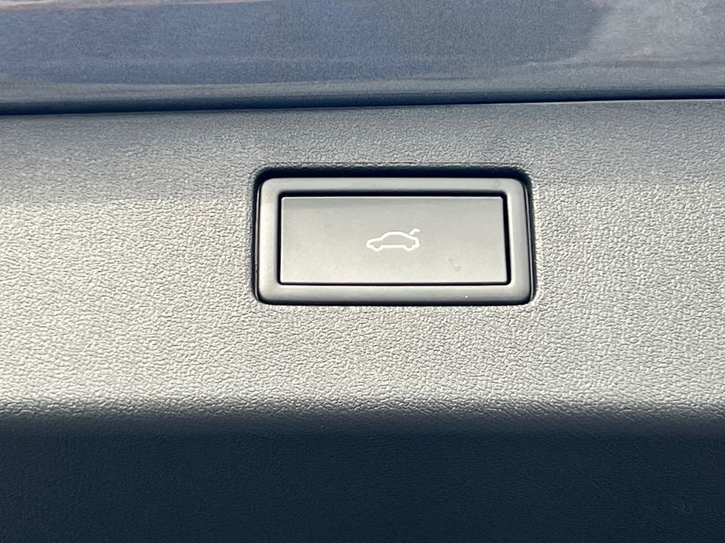 New 2026 Volkswagen Tiguan SE R-Line image 16