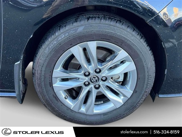 Used 2021 Toyota Sienna Limited image 10