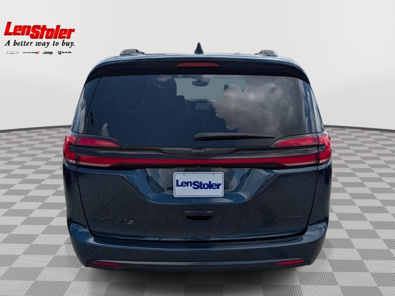 Used 2025 Chrysler Pacifica Limited FWD image 4