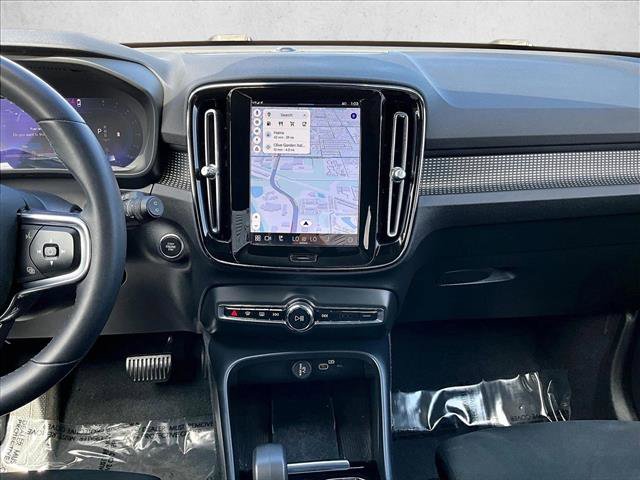 Used 2024 Volvo XC40 B5 Plus AWD/4WD image 8