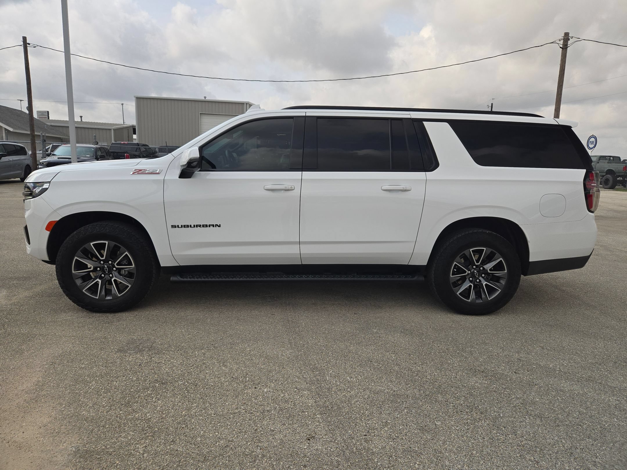 Used 2023 Chevrolet Suburban Z71 w/ Luxury Package AWD/4WD image 6