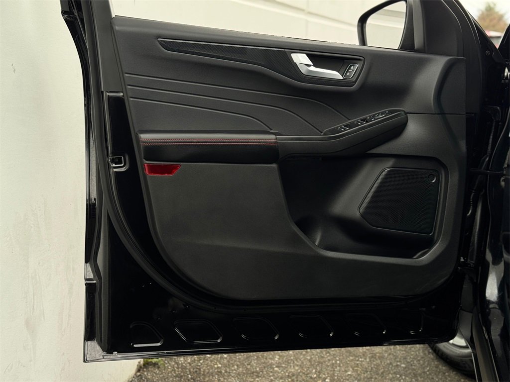 Used 2025 Ford Escape ST-Line image 10