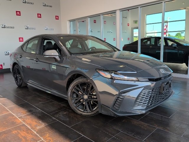 Used 2025 Toyota Camry SE image 2