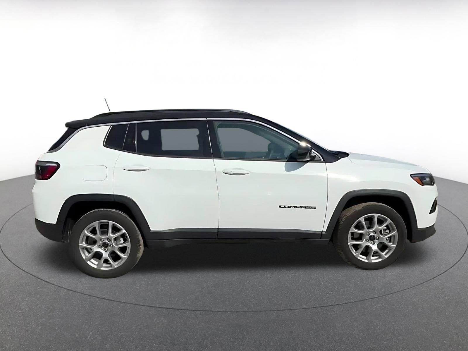 Used 2025 Jeep Compass Limited image 15