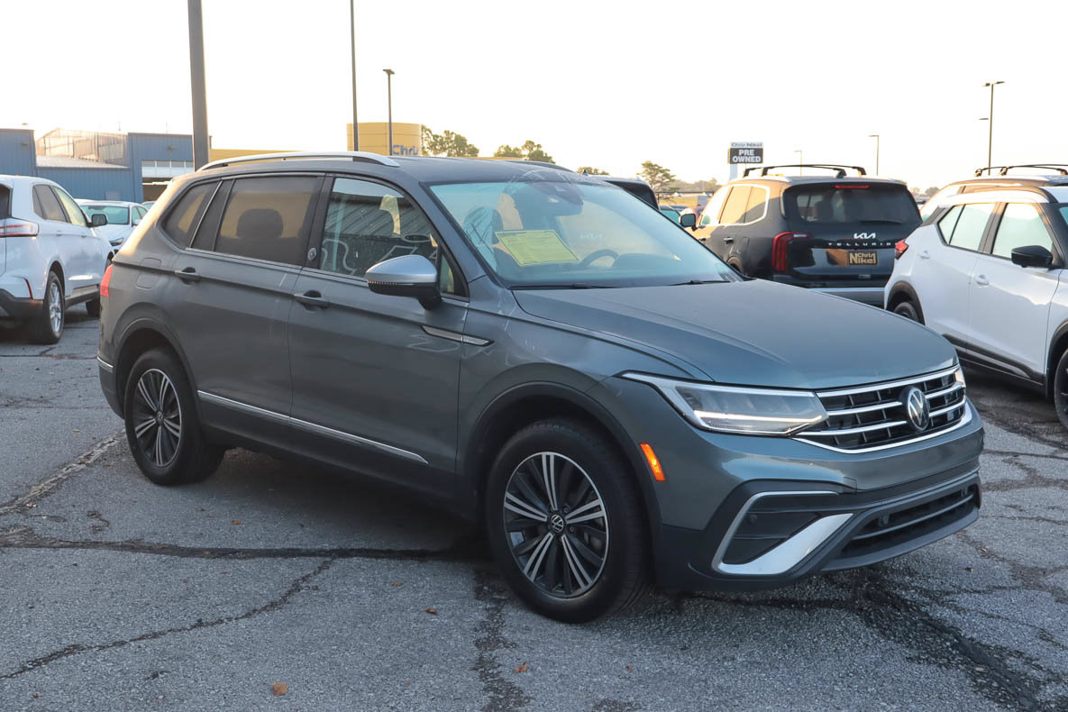 Used 2024 Volkswagen Tiguan Wolfsburg Edition AWD/4WD image 3