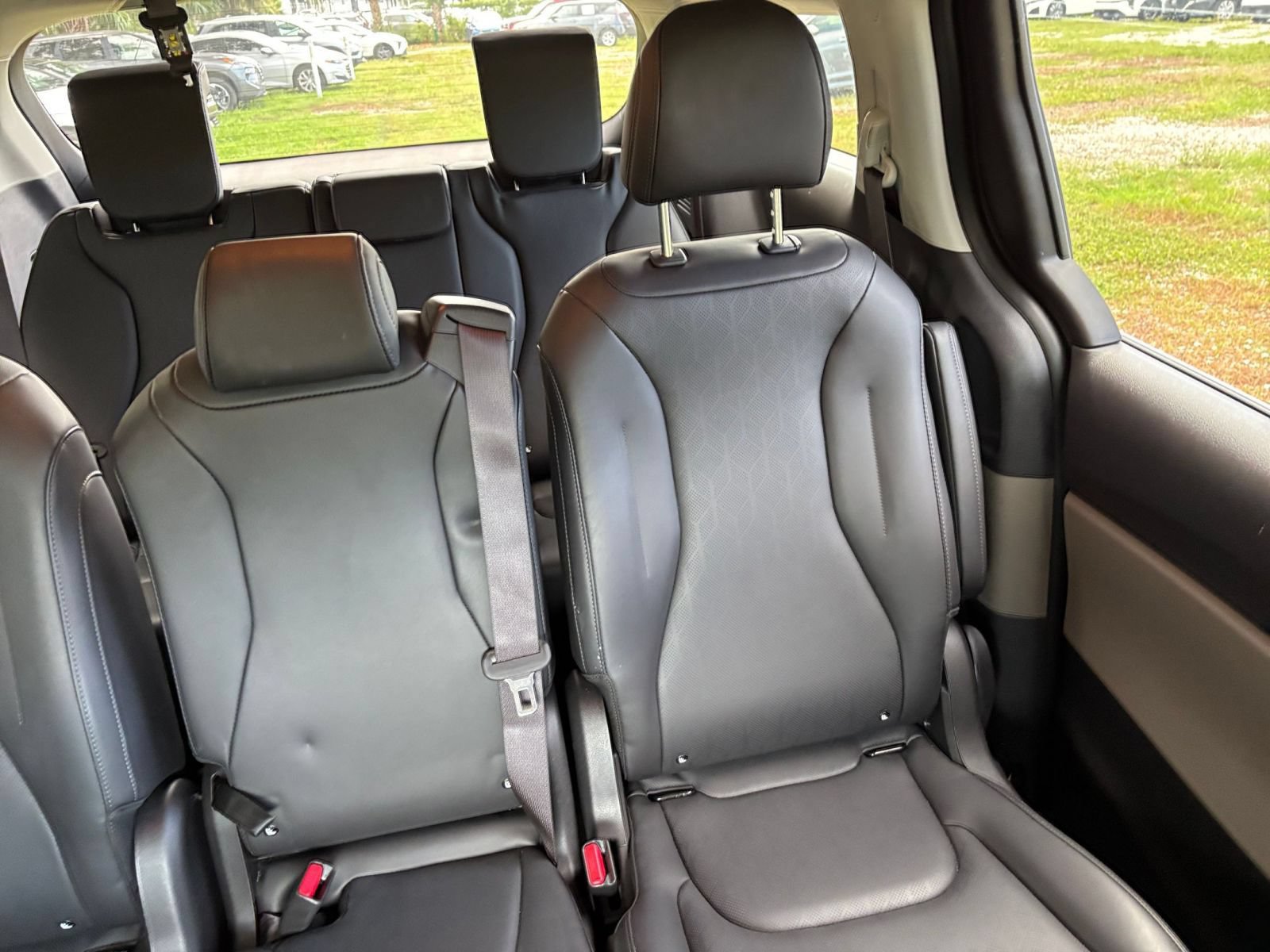 Used 2026 Kia Carnival FWD image 40