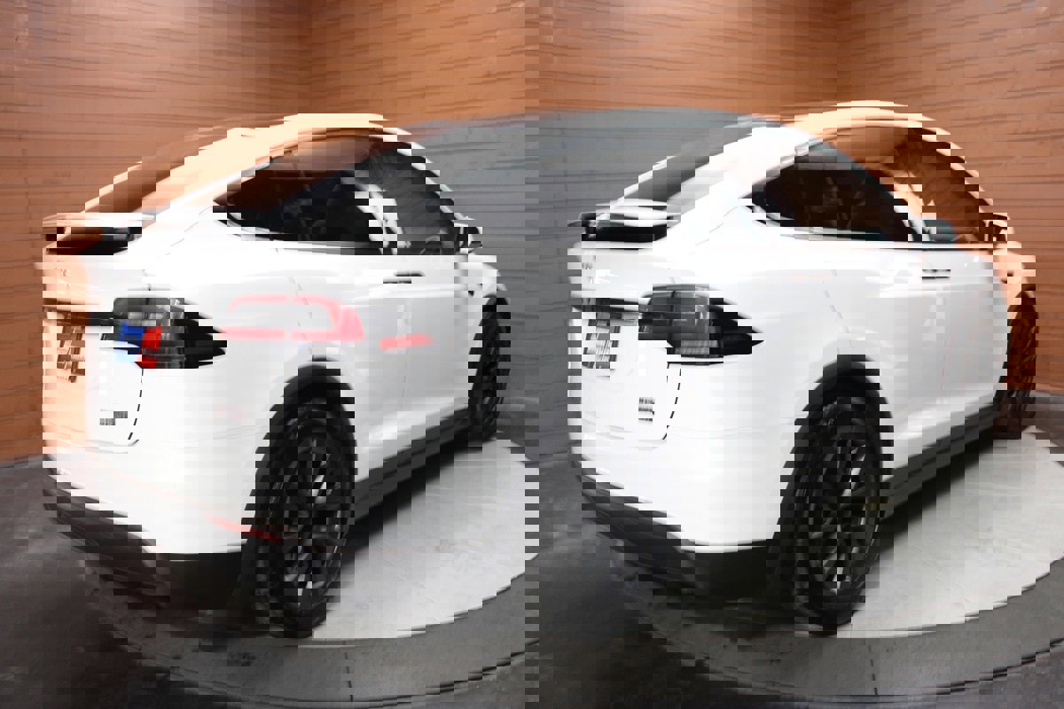 Used 2022 Tesla Model X Plaid image 5