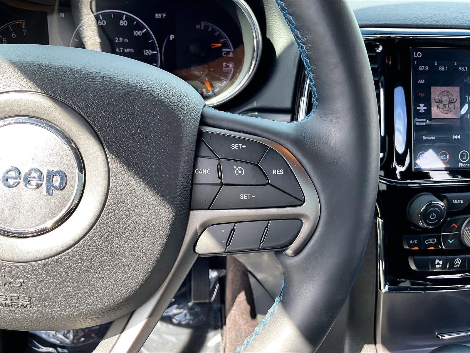 Used 2019 Jeep Grand Cherokee Laredo AWD/4WD image 23