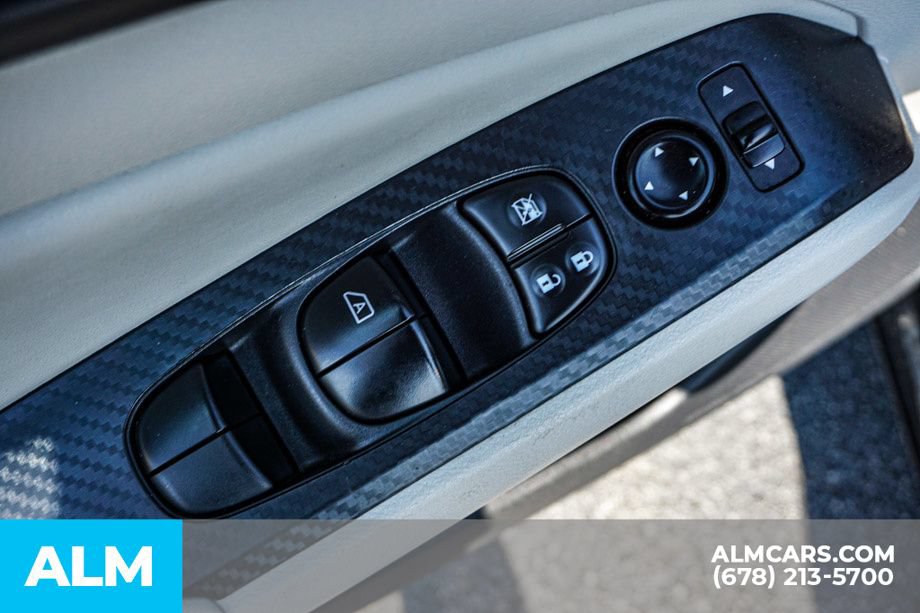 Used 2025 Nissan Altima 2.5 SV FWD image 44
