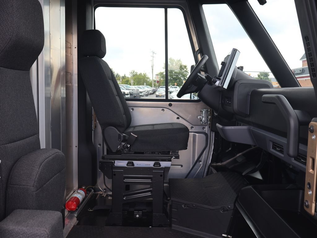 Used 2024 Chevrolet Brightdrop 600 w/ Commercial Equipment Package AWD/4WD image 9