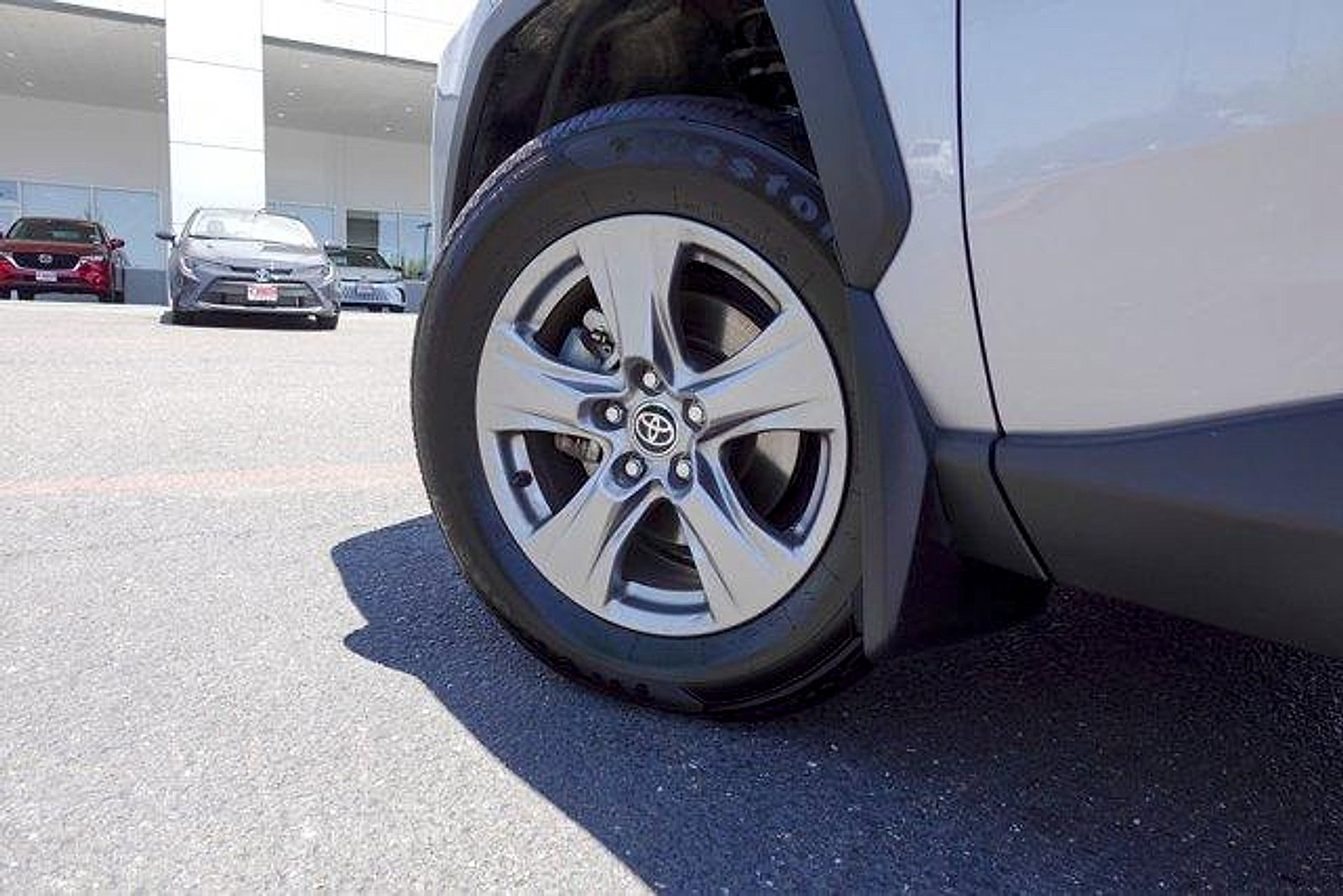 Used 2023 Toyota RAV4 LE AWD/4WD image 9