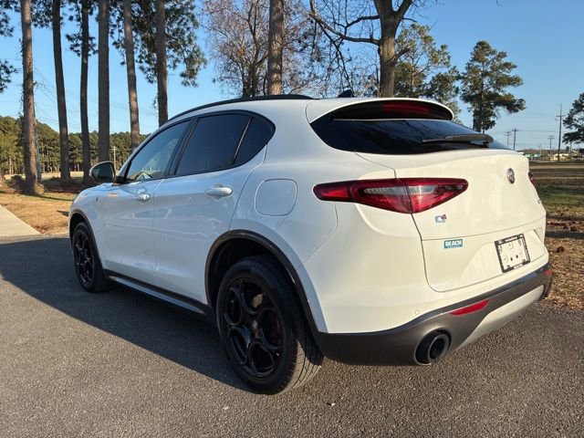 Used 2022 Alfa Romeo Stelvio Ti image 5