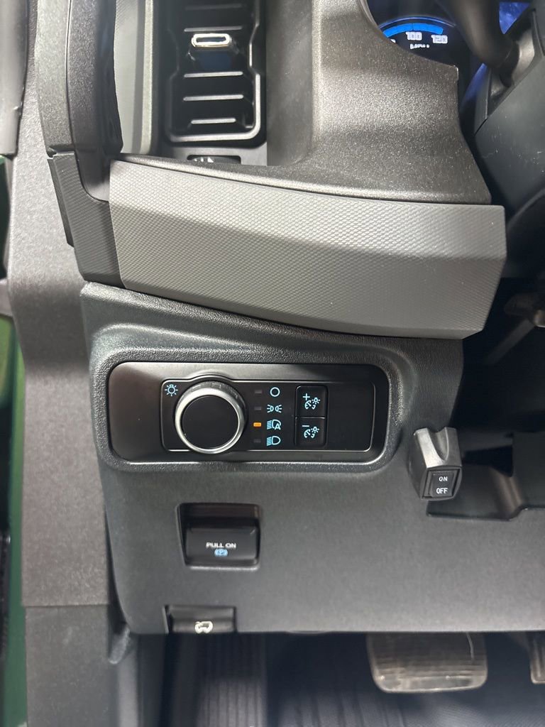 Used 2024 Ford Bronco Black Diamond AWD/4WD image 10