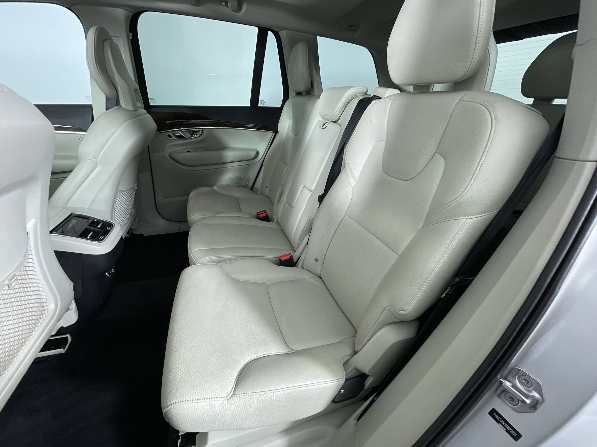 Used 2016 Volvo XC90 T6 Momentum AWD/4WD image 23