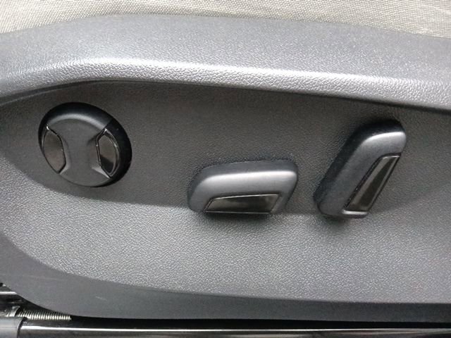 Used 2023 Volkswagen Tiguan SE R-Line image 17