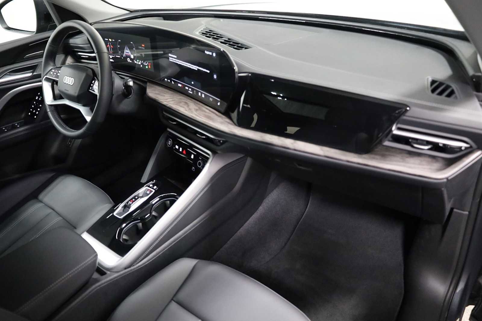 Certified 2025 Audi Q5 Premium Plus w/ Premium Plus AWD/4WD image 6