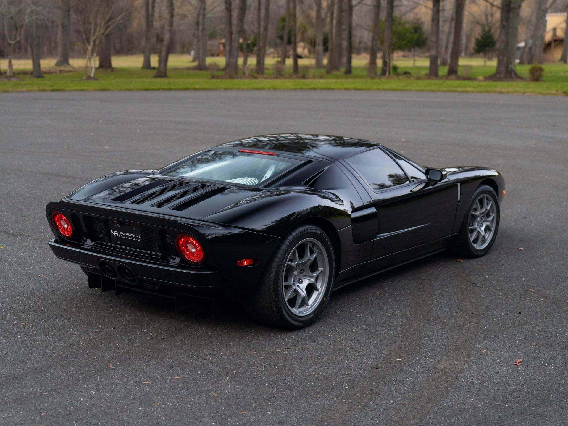 Used 2005 Ford GT image 24