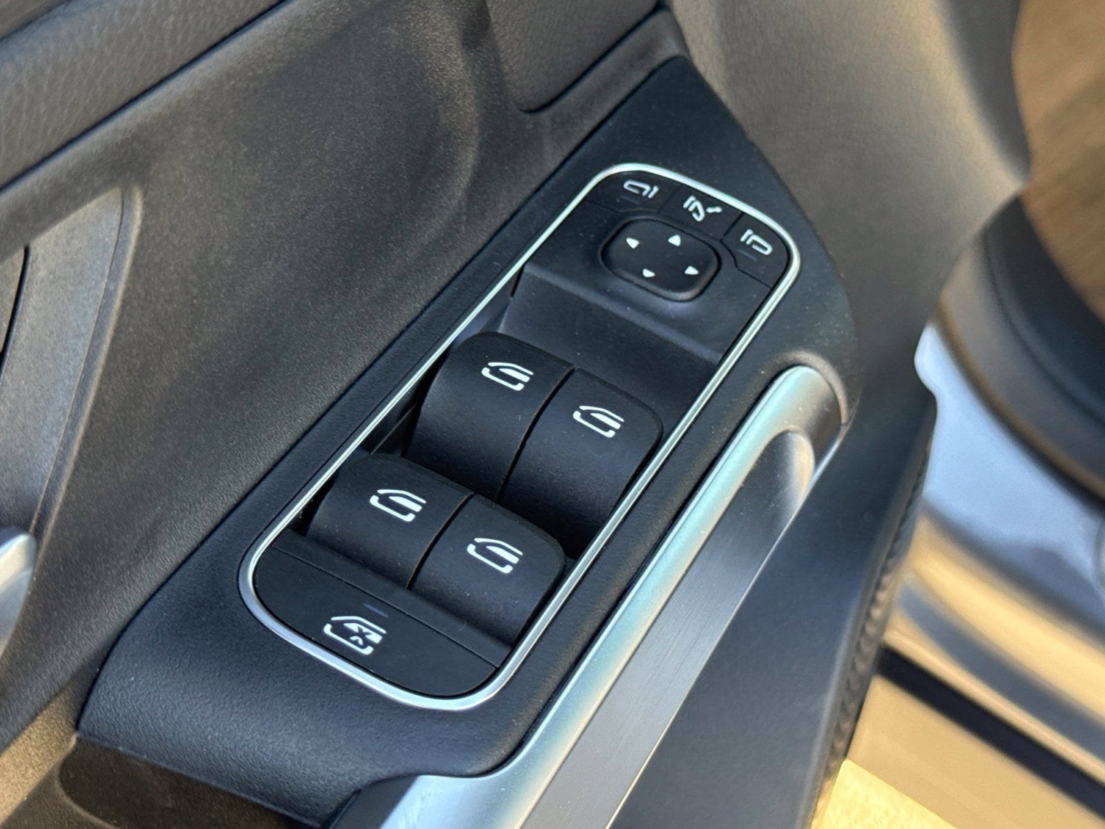 New 2026 Mercedes-Benz GLB 250 4MATIC image 17