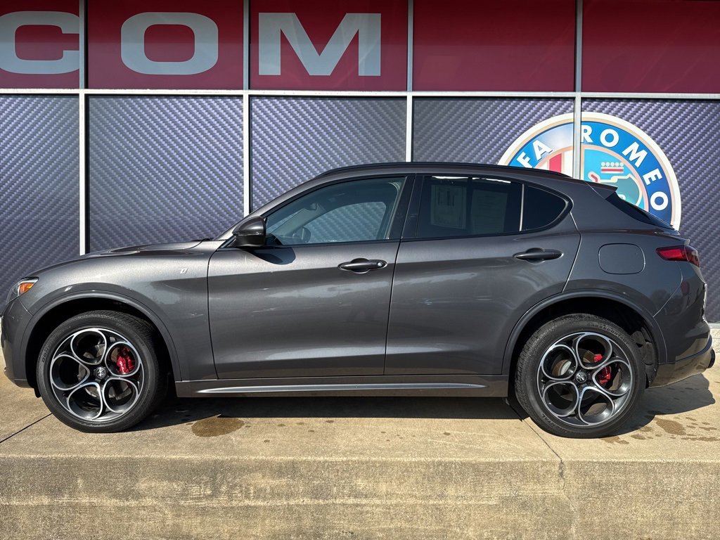 Used 2022 Alfa Romeo Stelvio Ti w/ Active Assist Plus Package image 11