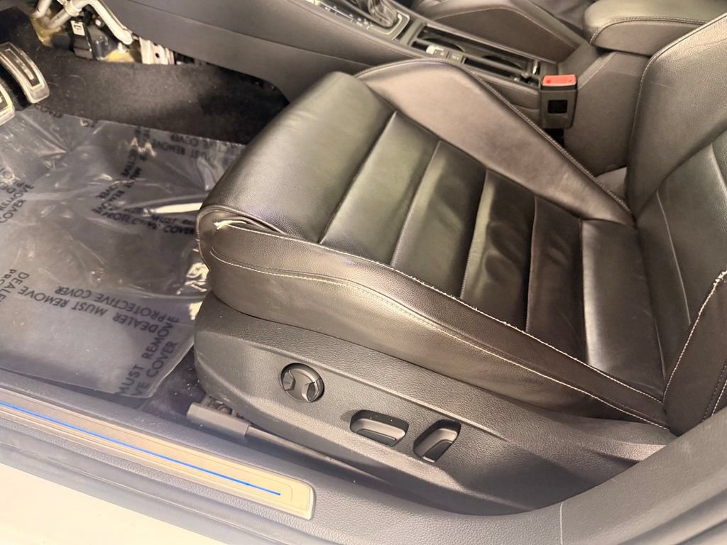 Used 2017 Volkswagen Golf R 4-Door AWD/4WD image 18