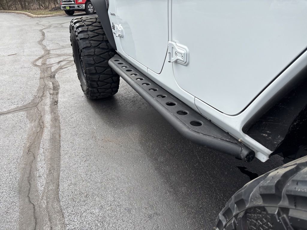 Used 2018 Jeep Wrangler Unlimited Sahara image 12
