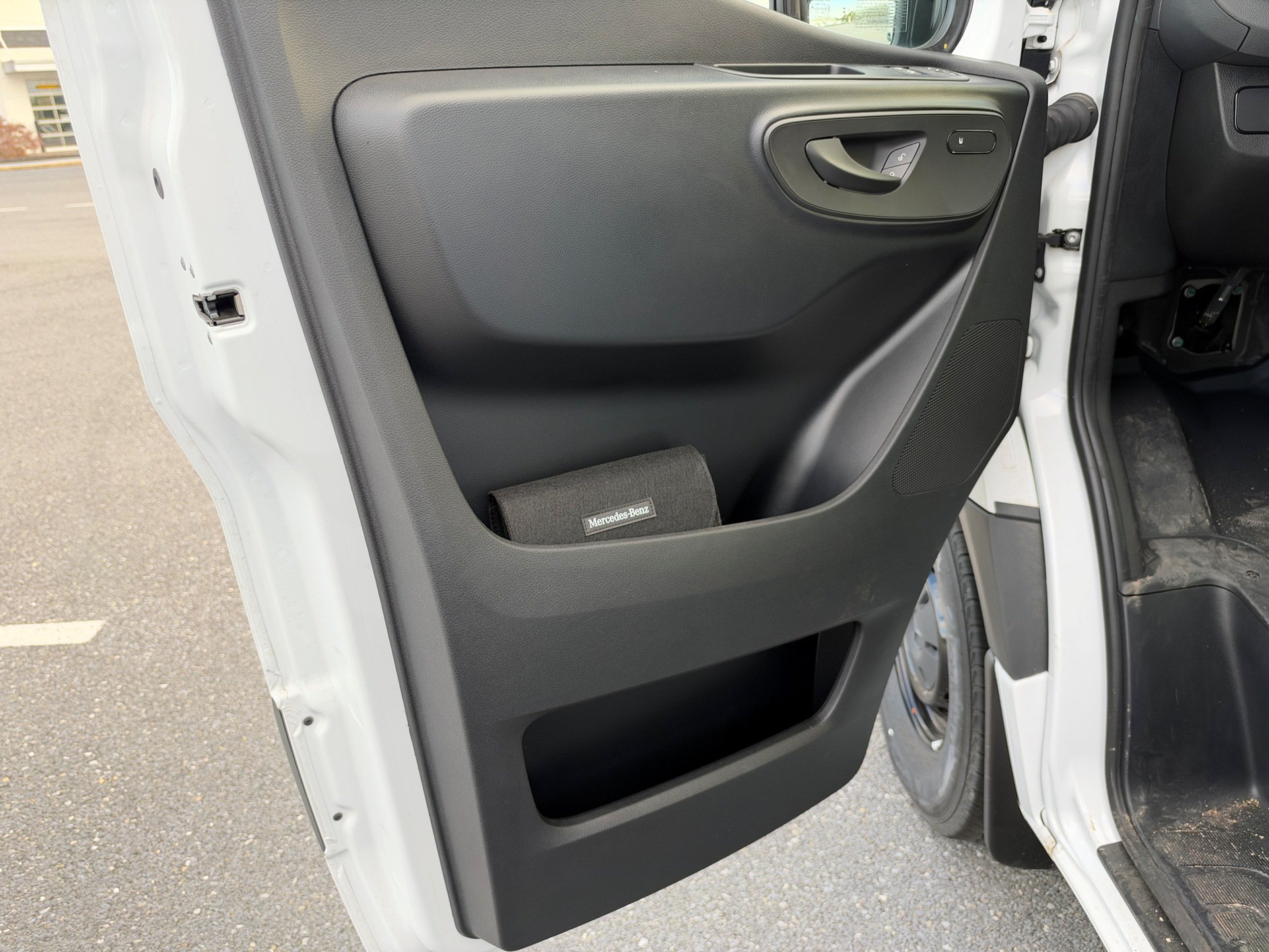 Used 2025 Mercedes-Benz Sprinter 2500 image 10