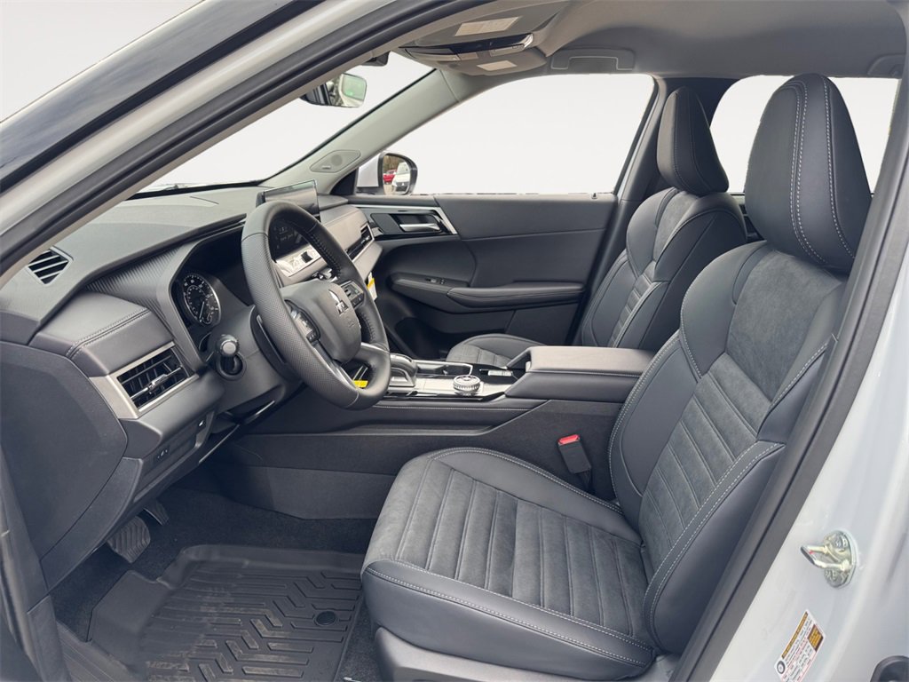 New 2025 Mitsubishi Outlander SE image 9
