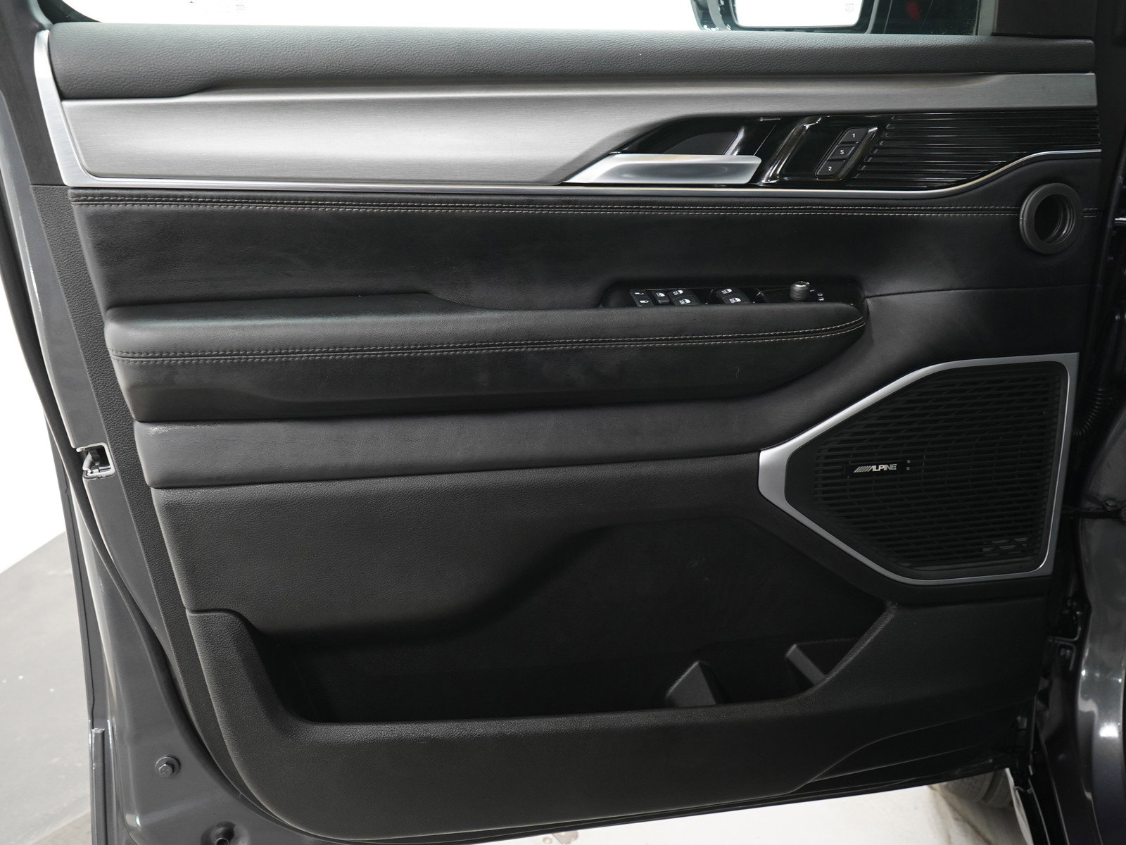 Used 2024 Jeep Wagoneer Series II image 25