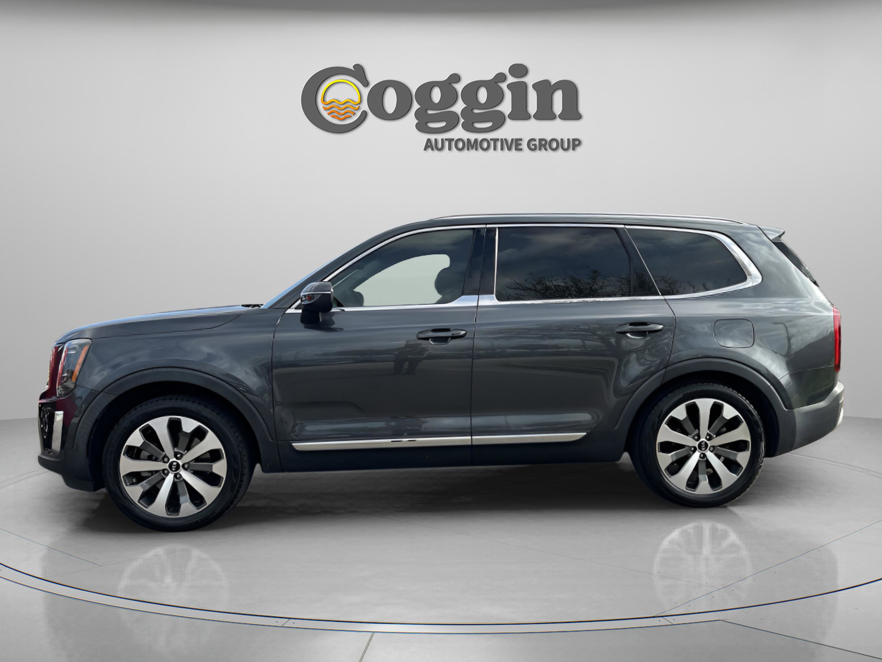 Used 2020 Kia Telluride EX w/ EX Premium Package image 3