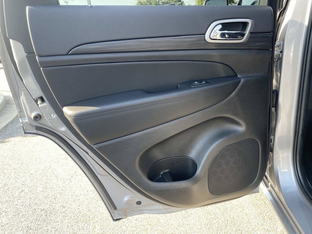 Used 2021 Jeep Grand Cherokee Laredo RWD image 13