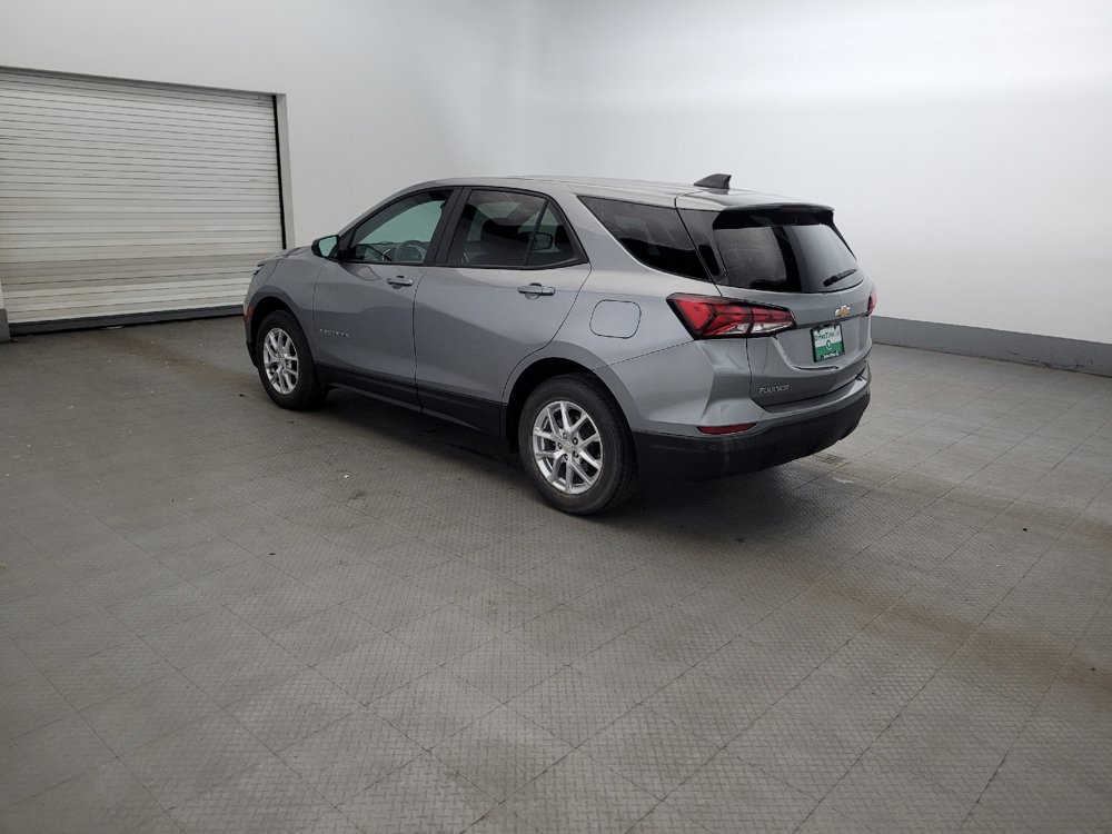 Used 2024 Chevrolet Equinox LS w/ LS Convenience Package AWD/4WD image 3