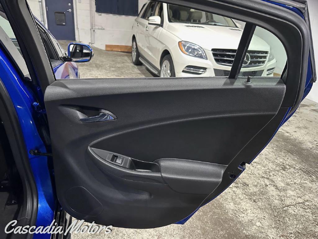 Used 2017 Chevrolet Volt Premier FWD image 27