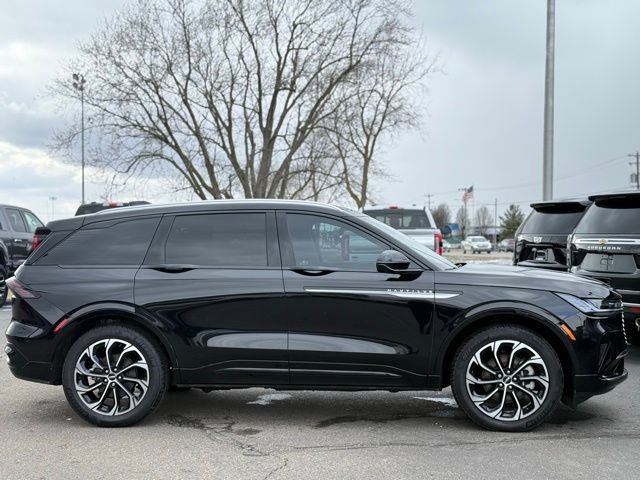 Used 2025 Lincoln Nautilus Reserve image 47