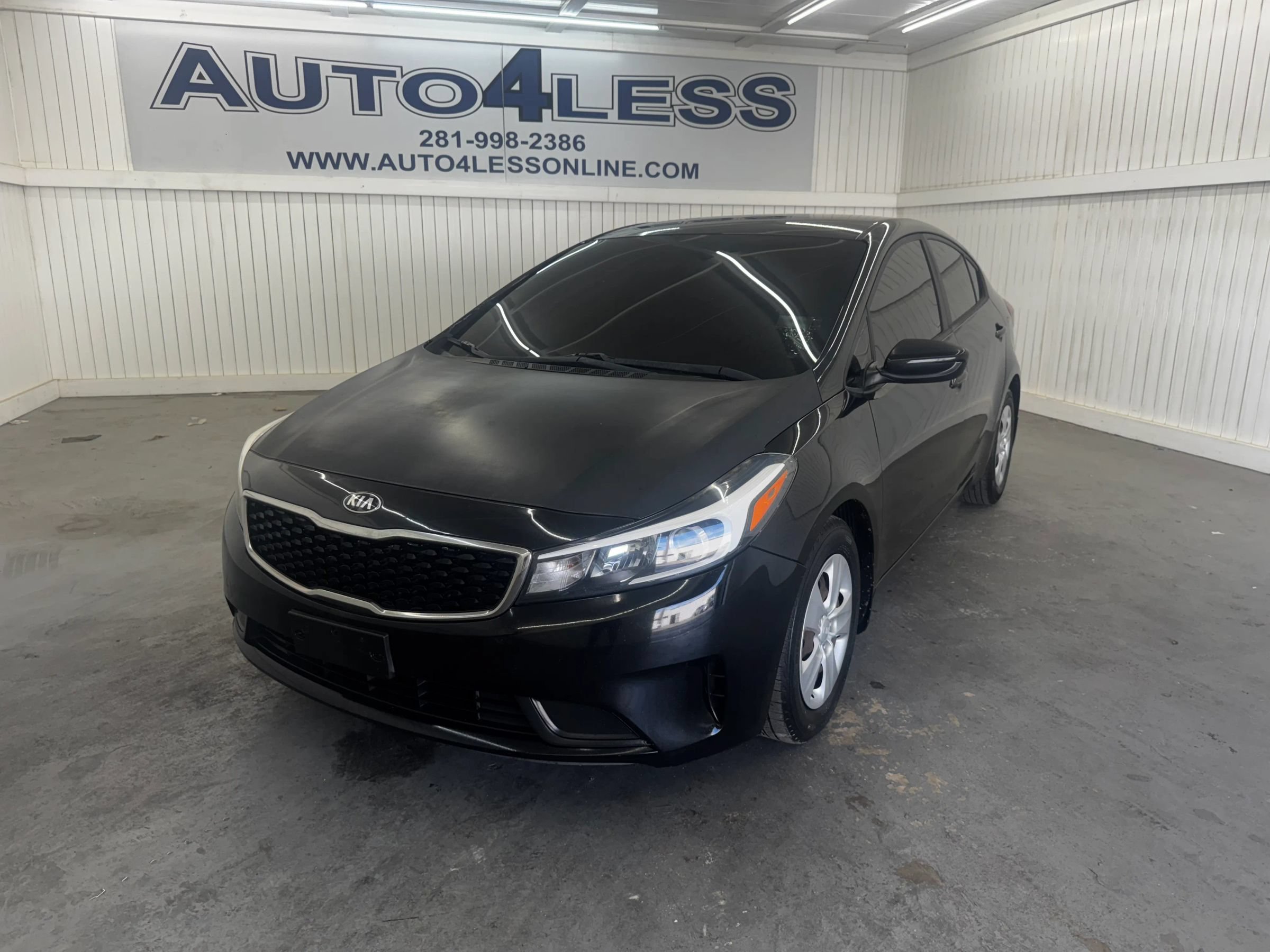 Used 2017 Kia Forte LX FWD image 1