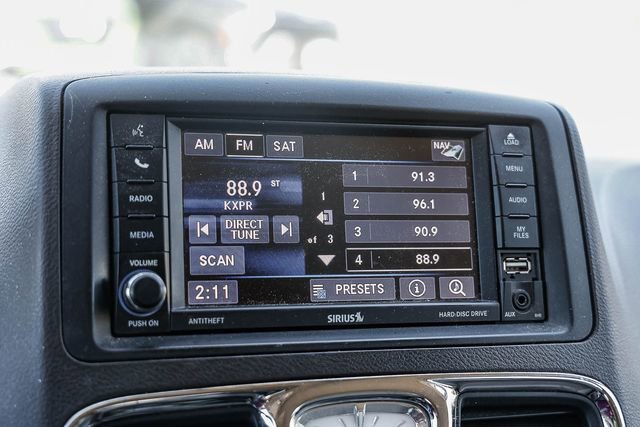 Used 2016 Chrysler Town & Country Touring FWD image 13