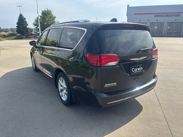 Used 2018 Chrysler Pacifica Touring-L w/ Tire & Wheel Group FWD image 10