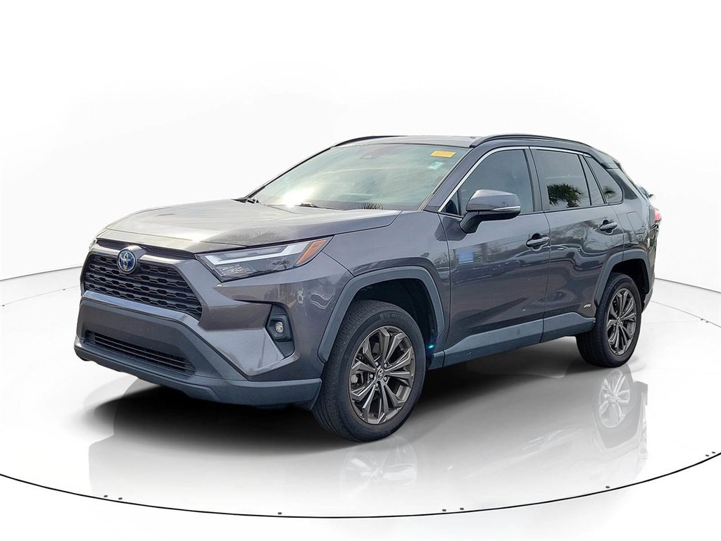 Used 2022 Toyota RAV4 XLE Premium image 3