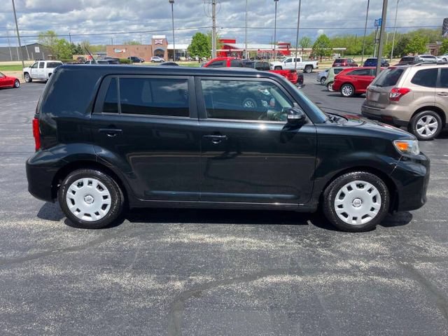 Used 2012 Scion xB FWD image 2