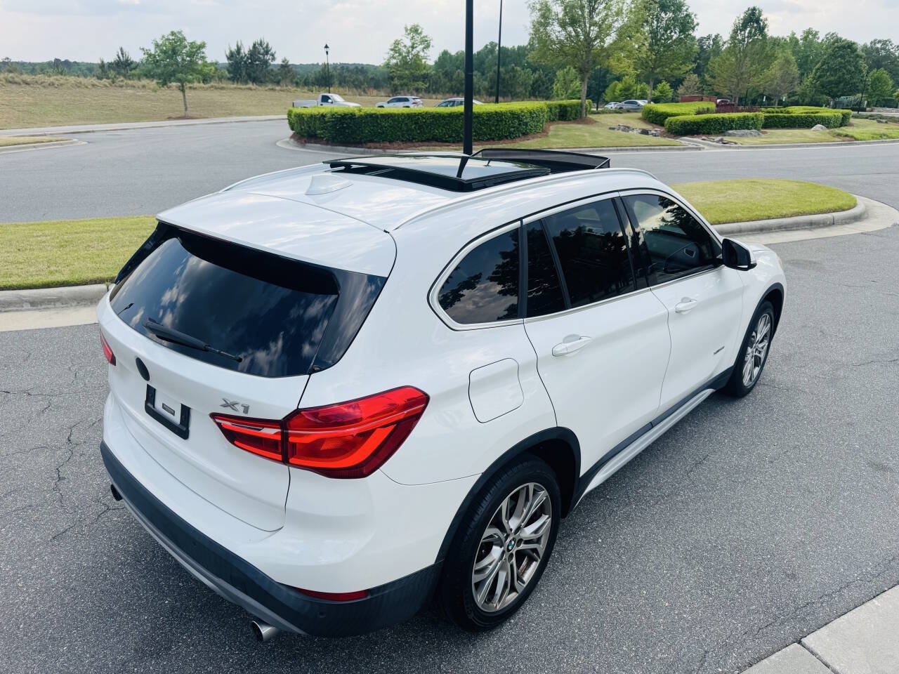 Used 2017 BMW X1 xDrive28i w/ Premium Package AWD/4WD image 6