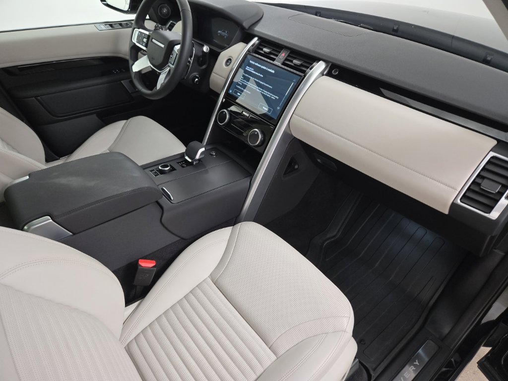 Certified 2025 Land Rover Discovery S AWD/4WD image 26