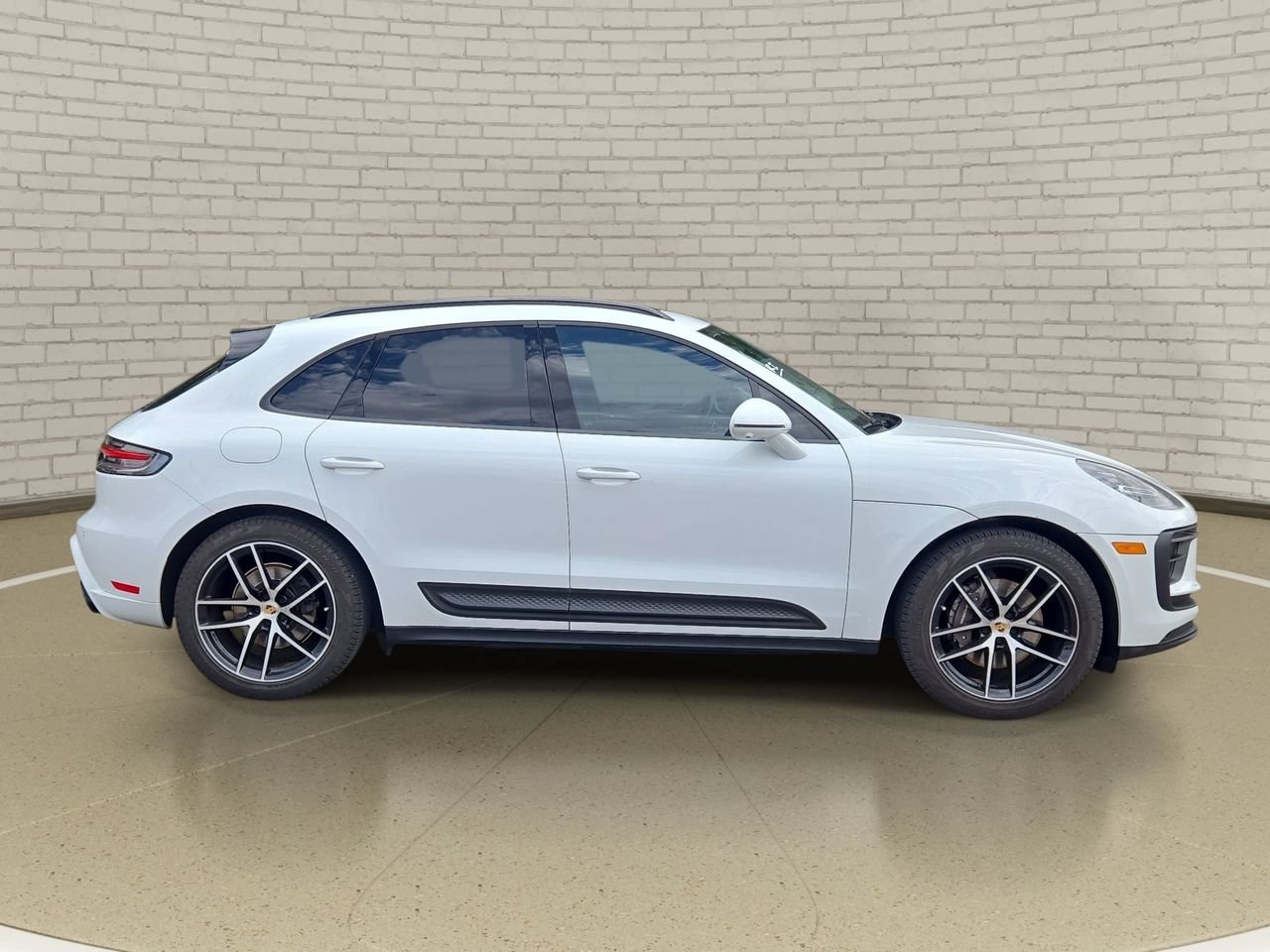 Used 2023 Porsche Macan Turbo AWD/4WD image 4