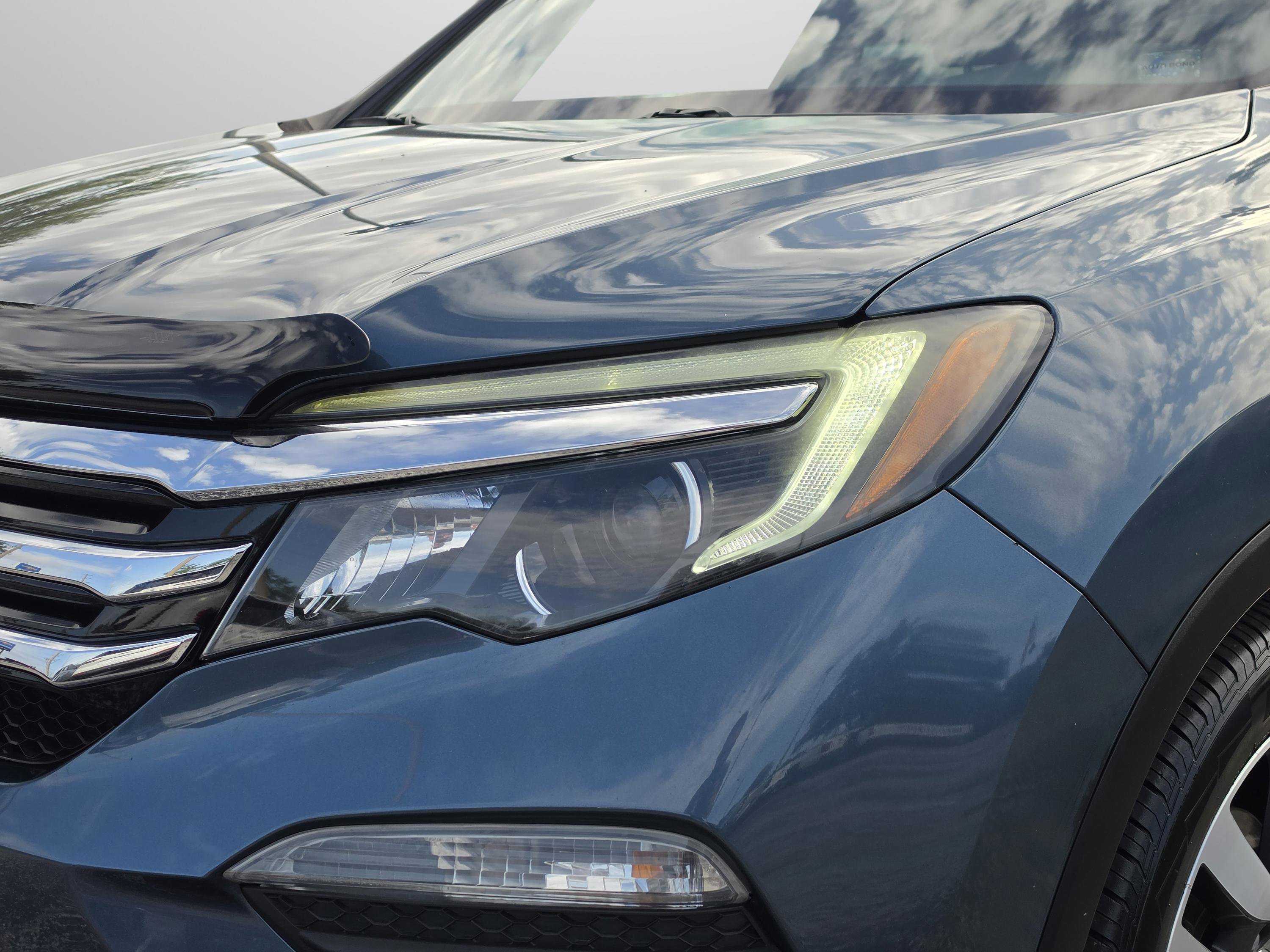 Used 2017 Honda Pilot Touring image 13