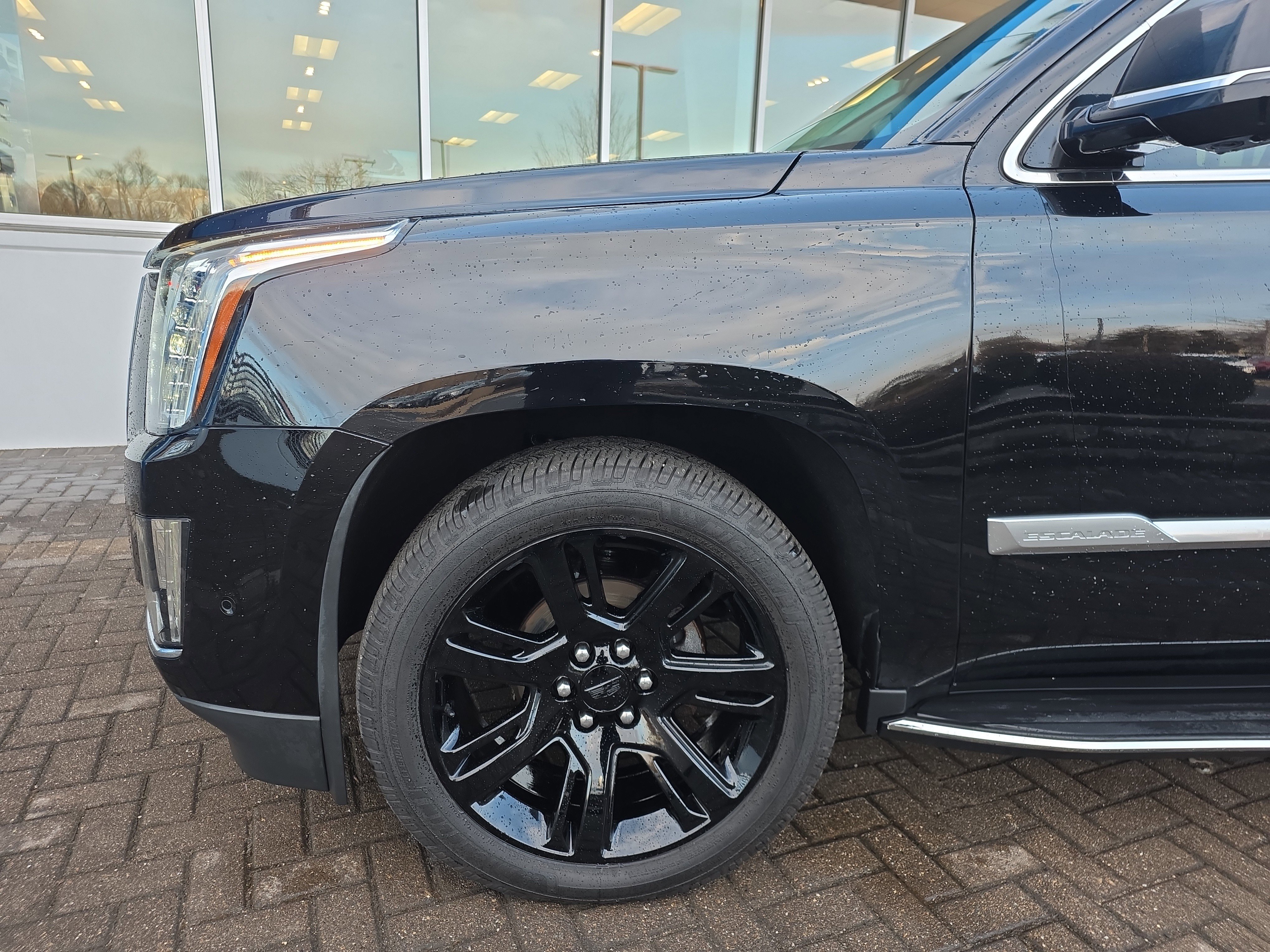 Used 2018 Cadillac Escalade Luxury image 10