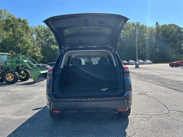 Used 2024 Nissan Rogue SV image 15