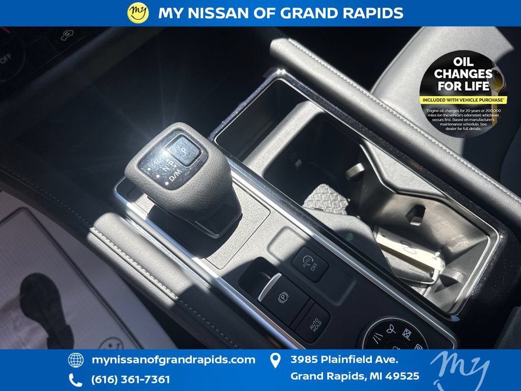 Used 2025 Nissan Pathfinder SL AWD/4WD image 28