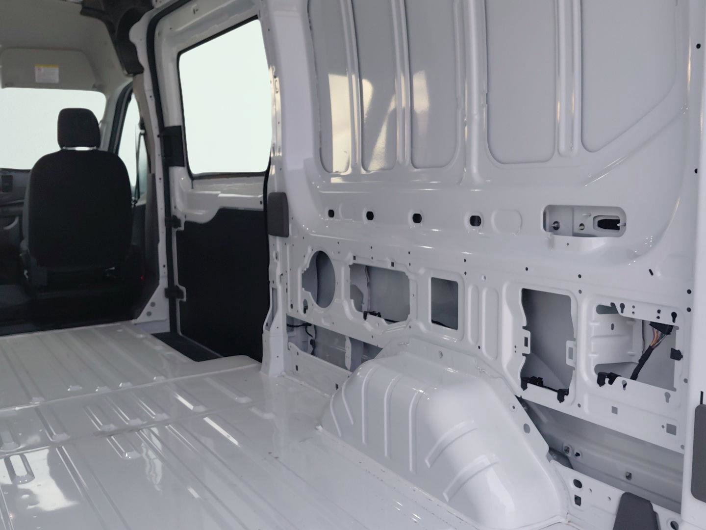 New 2023 Ford E-Transit Medium Roof image 20
