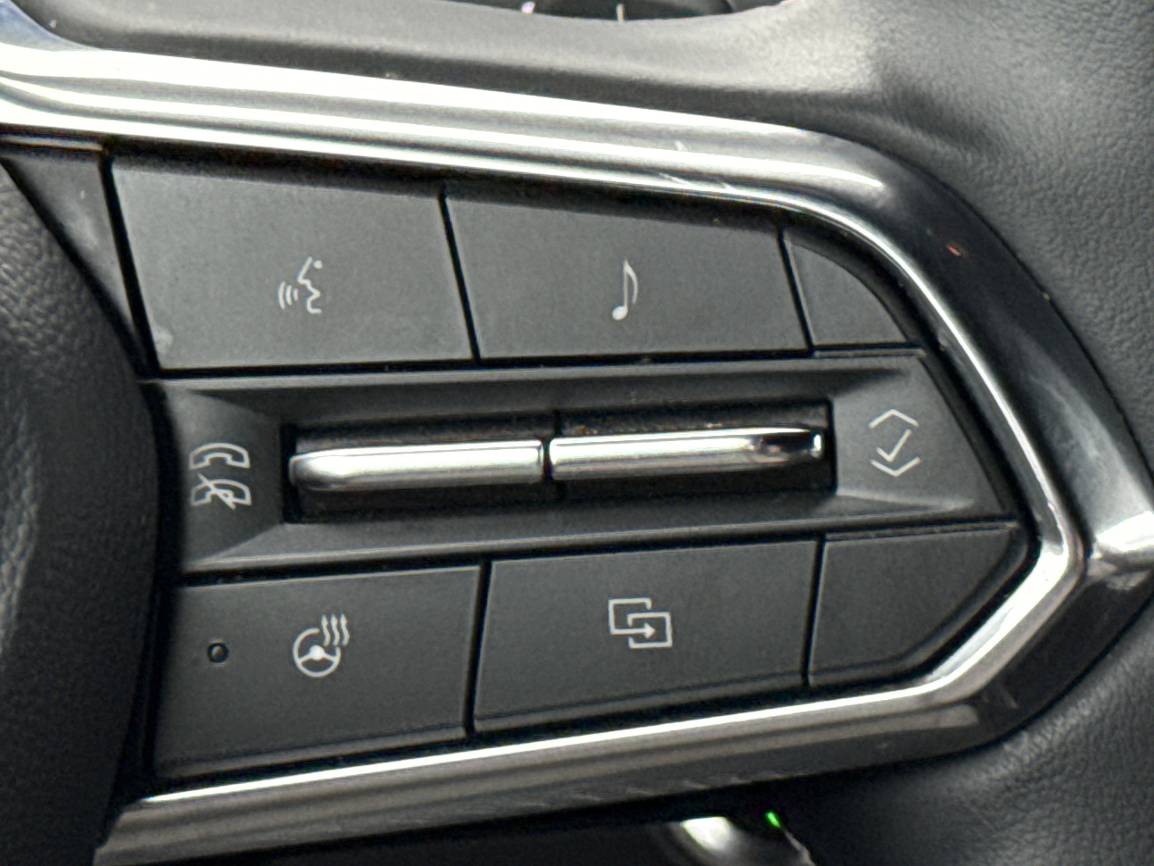 Certified 2025 Chevrolet Traverse LT image 20